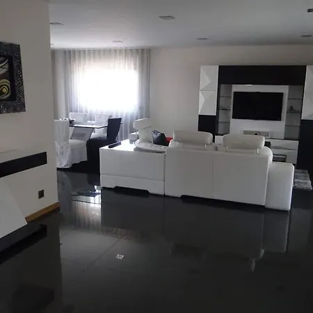 Moradia Com Piscina Vista Sobre A Natureza Villa